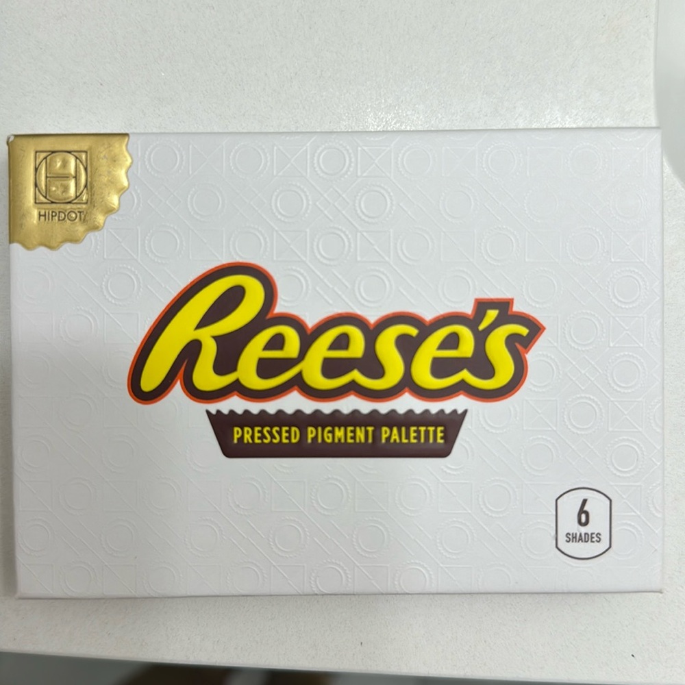 HIPDOT x Reese’s peanut butter white chocolate palette